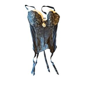 Victoria's Secret Bustier Black Lace 34D Corset Garter Straps Padded Underwire